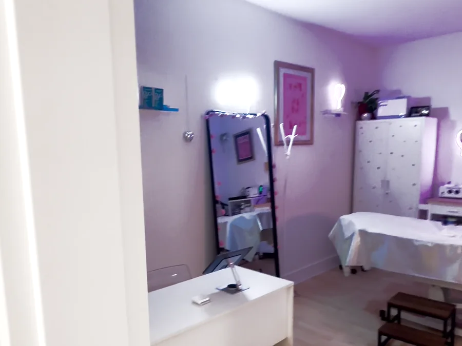The mirror styling station inside the Brand New Beauty studio where brows are shaped